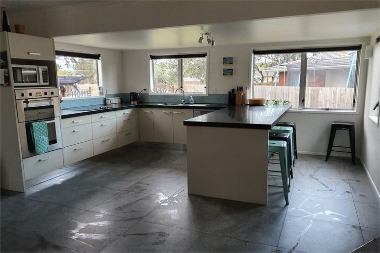 Photo of property in 5 Tutuki Walk, Ruakaka, 0116