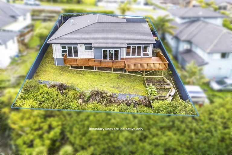 Photo of property in 94 Lake Panorama Drive, Henderson Valley, Auckland, 0612
