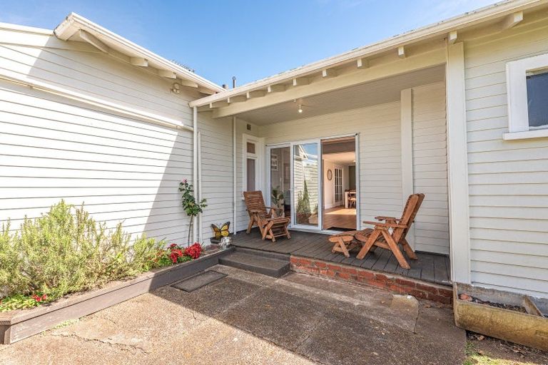 Photo of property in 2 Godwin Crescent, College Estate, Whanganui, 4500