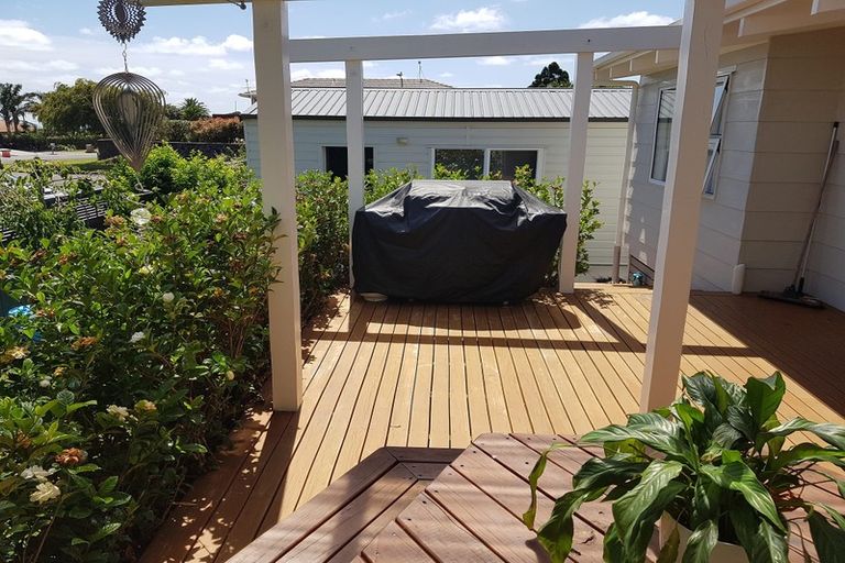 Photo of property in 2 Taihiki Road, Clarks Beach, 2122