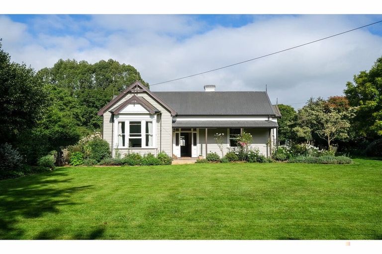 Photo of property in 111 Main North Road, Geraldine, 7930