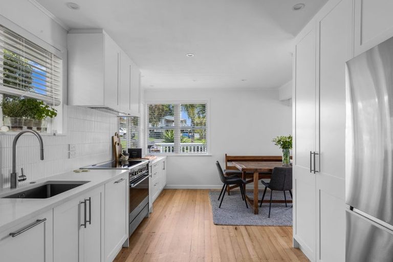 Photo of property in 121 Taikata Road, Te Atatu Peninsula, Auckland, 0610