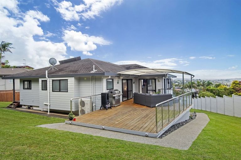 Photo of property in 21 Ballini Rise, West Harbour, Auckland, 0618