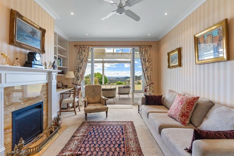 Photo of property in 38 Kaipara View Road, Helensville, 0875