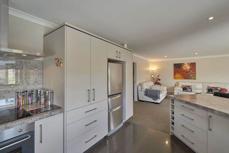 Photo of property in 86 Rosalie Terrace, Kelvin Grove, Palmerston North, 4414