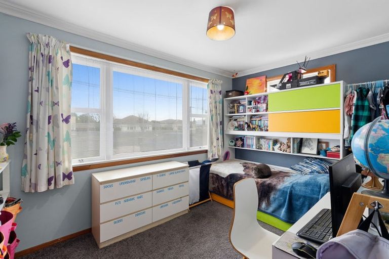 Photo of property in 2 Quinn Road, Levin, 5510