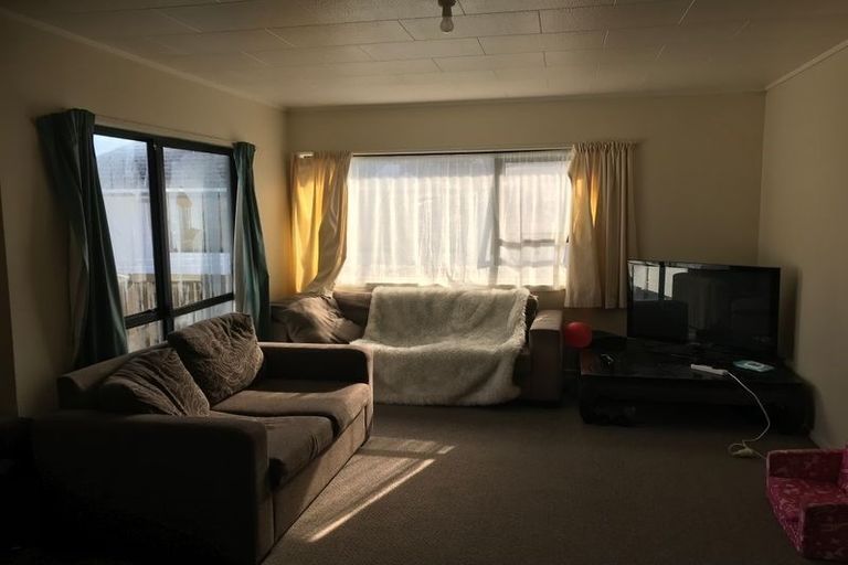 Photo of property in 2/77 Burundi Avenue, Clendon Park, Auckland, 2103