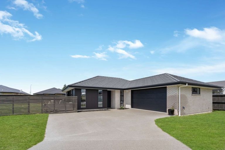 Photo of property in 32 Tara Crescent, Woodend, 7610