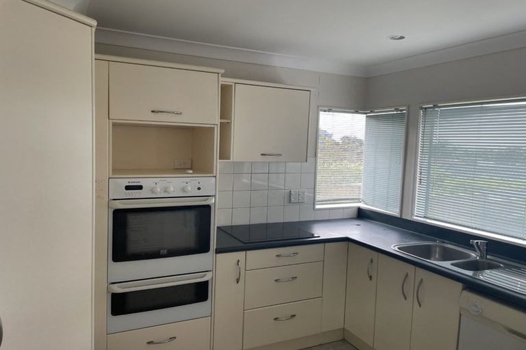 Photo of property in 17 Summerland Drive, Henderson, Auckland, 0612