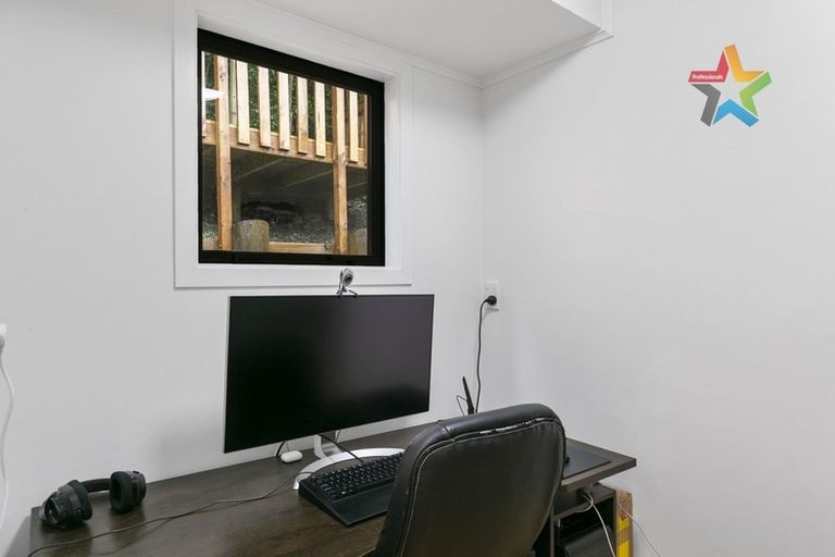 Photo of property in 18 Appleton Place, Karori, Wellington, 6012