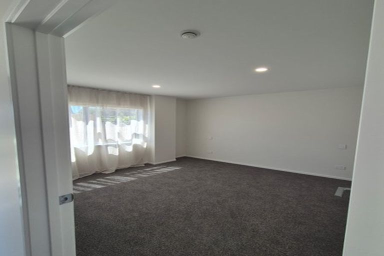 Photo of property in 8 Julian Place, Westown, New Plymouth, 4310