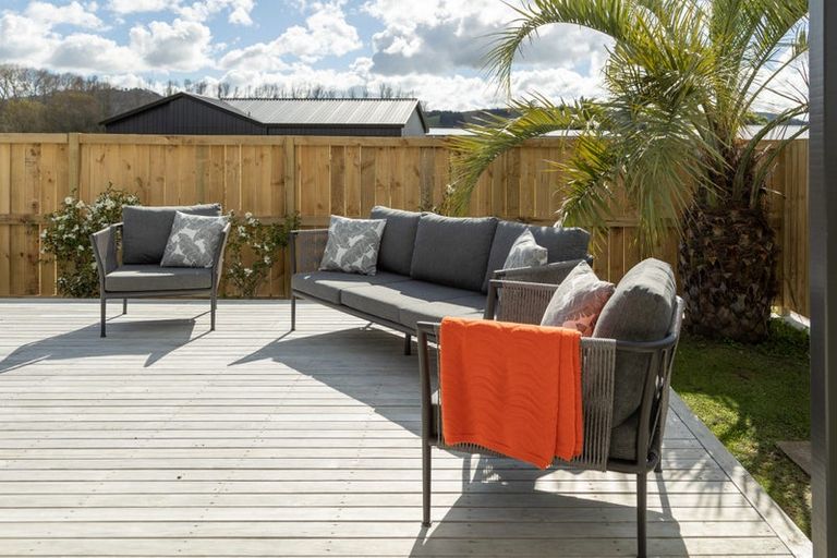 Photo of property in 28 Surf Street, Whitianga, 3510