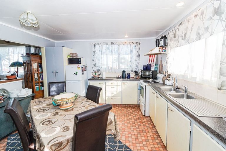 Photo of property in 15 Waitote Street, Castlecliff, Whanganui, 4501