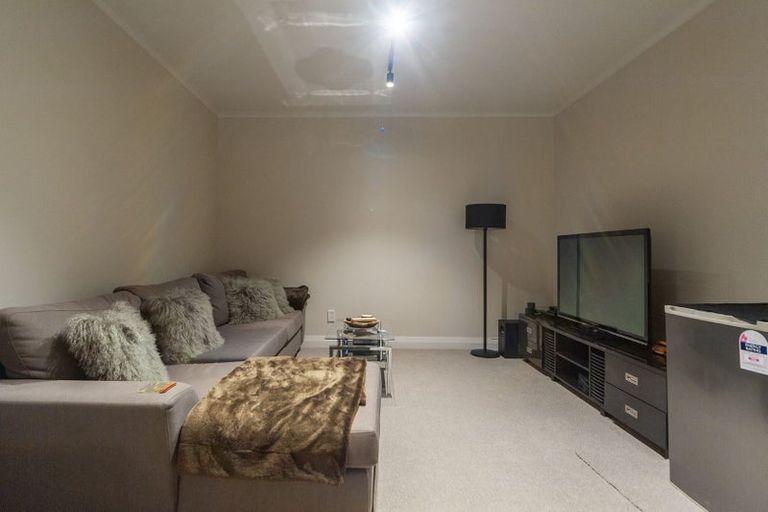 Photo of property in 11 Curnow Way, Kaiwharawhara, Wellington, 6035