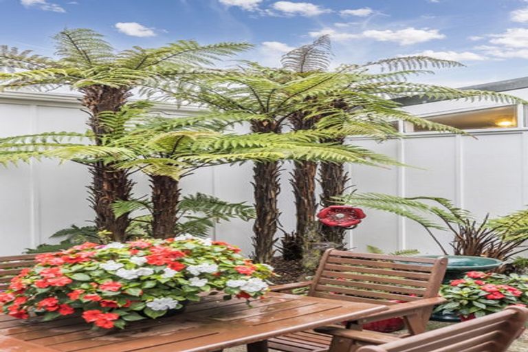 Photo of property in 22 Larsen Crescent, Tawa, Wellington, 5028