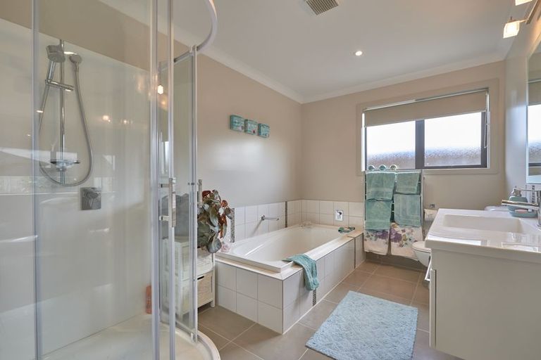 Photo of property in 86 Rosalie Terrace, Kelvin Grove, Palmerston North, 4414