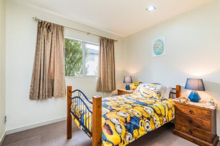 Photo of property in 15 Mana Lane, Pinehill, Auckland, 0632