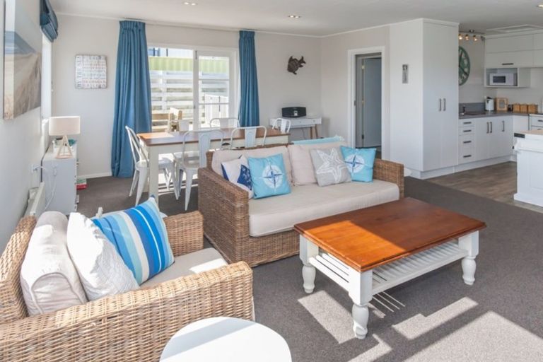 Photo of property in 35 Marine Parade South, Foxton Beach, Foxton, 4815