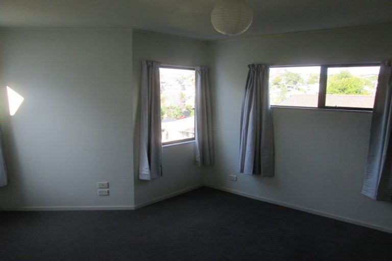 Photo of property in 12a Kiteroa Terrace, Rothesay Bay, Auckland, 0630