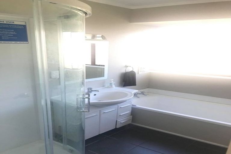 Photo of property in 14 Kilkenny Place, Fitzherbert, Palmerston North, 4410