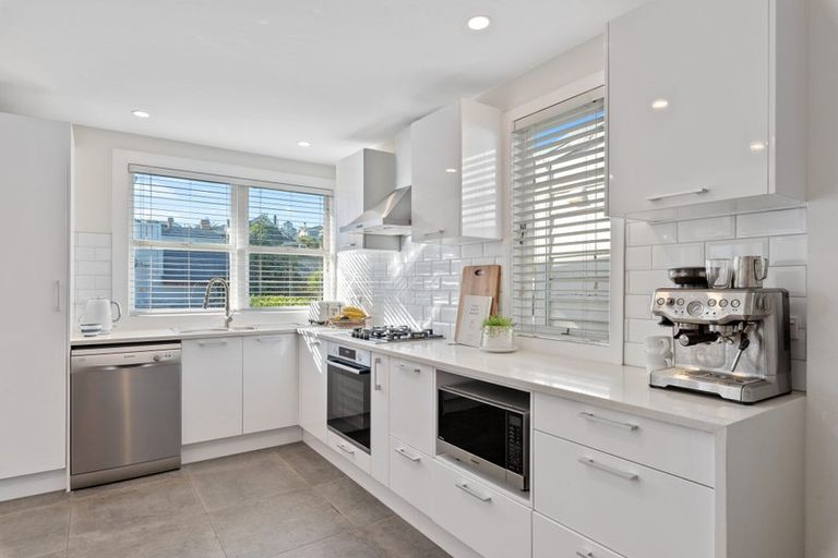 Photo of property in 31 Queens Parade, Devonport, Auckland, 0624