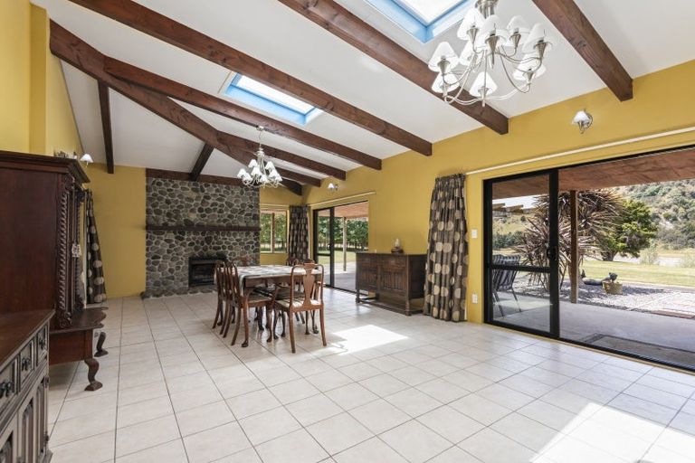 Photo of property in 195 Rowes Road, Hunterville, 4785