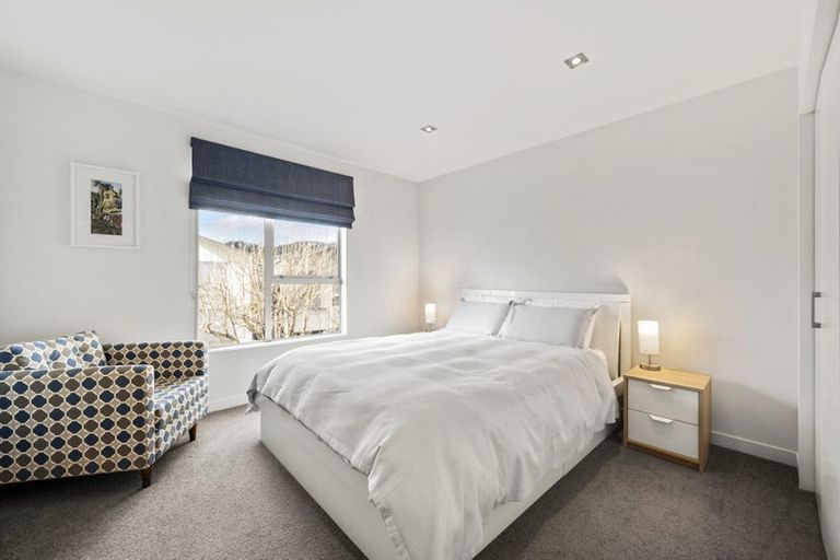 Photo of property in 1/3 Severn Street, Island Bay, Wellington, 6023