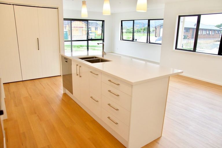 Photo of property in 5 Filmer Crescent, Wallaceville, Upper Hutt, 5018