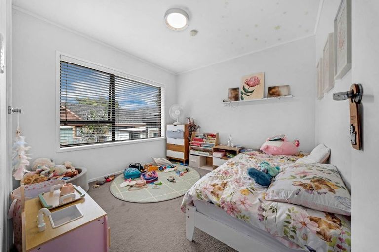 Photo of property in 2/3 Diosma Place, Botany Downs, Auckland, 2010