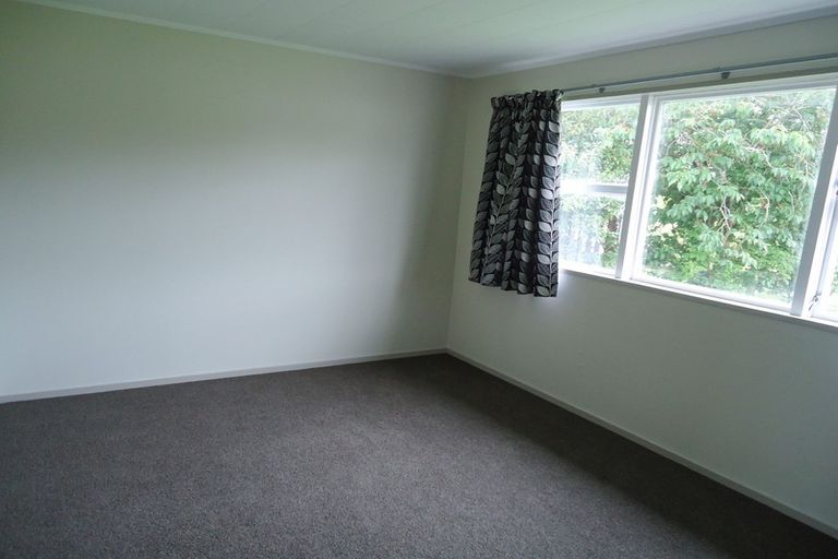 Photo of property in 6 Karaka Street, Inglewood, 4330
