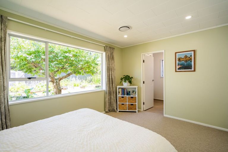 Photo of property in 24 Rewarewa Crescent, Waikanae, 5036