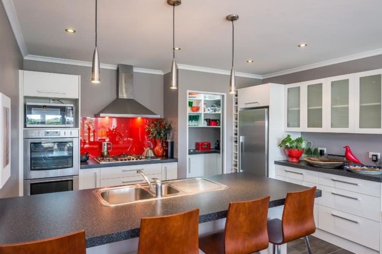 Photo of property in 2 Bluewater Place, Paraparaumu, 5032