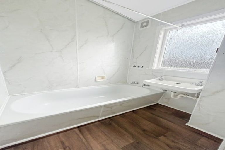 Photo of property in 26-32 Devon Crescent, Bulls, 4818