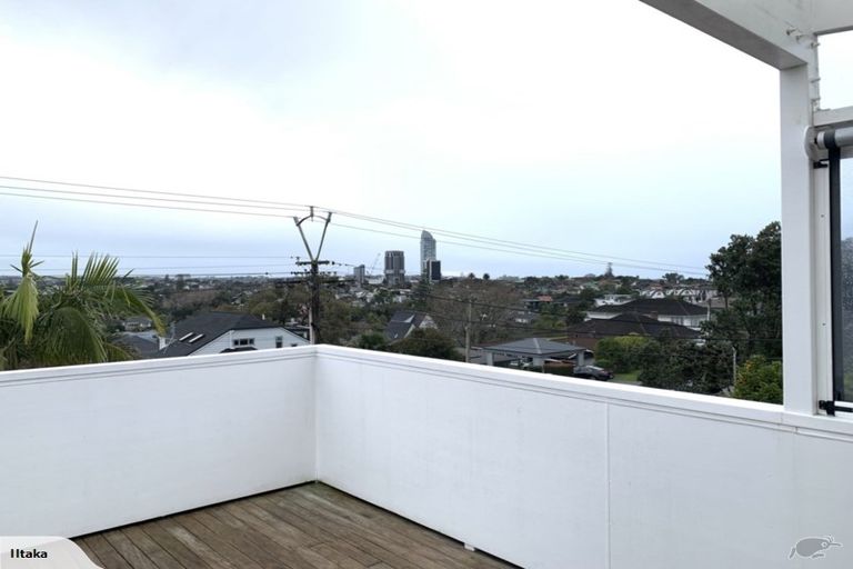 Photo of property in 1/32 Norman Road, Hauraki, Auckland, 0622