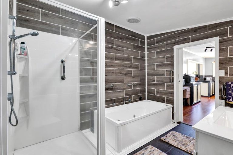 Photo of property in 10 Tauranga-a-ika Street, Manaia, 4612