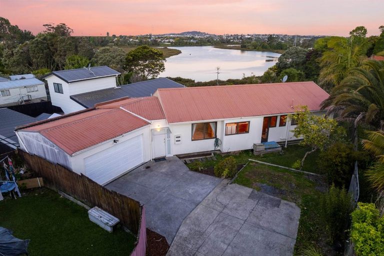 Photo of property in 1/29 Beaubank Road, Kelston, Auckland, 0602