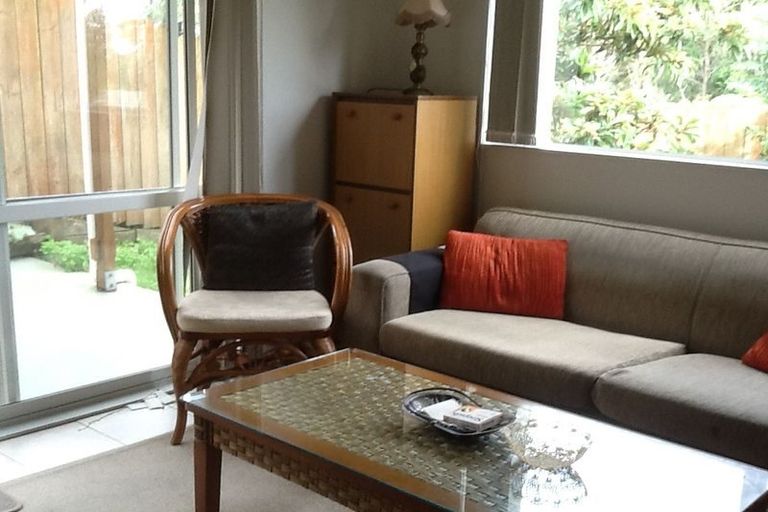 Photo of property in 41 Condor Place, Unsworth Heights, Auckland, 0632