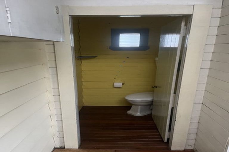 Photo of property in 39 Kamo Road, Regent, Whangarei, 0112