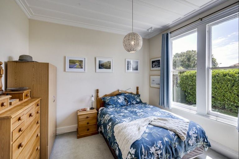 Photo of property in 36 Napier Terrace, Hospital Hill, Napier, 4110