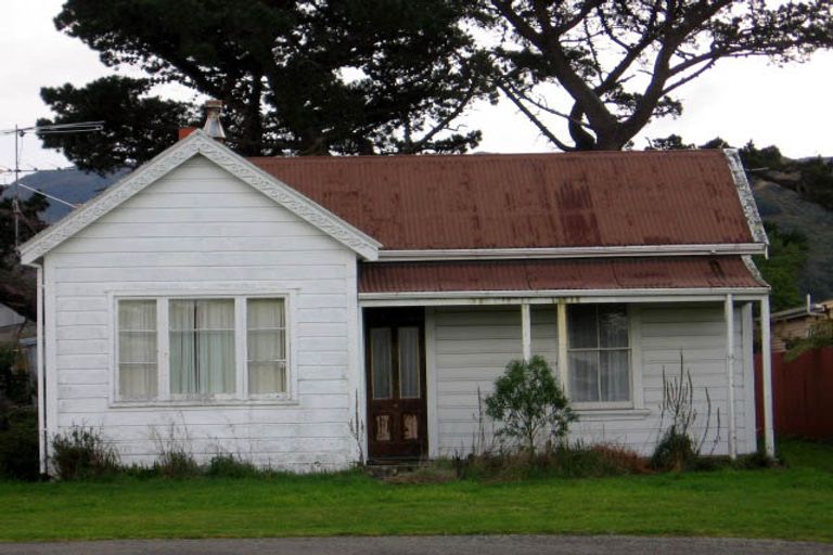 Photo of property in 2 Crawford Street, Featherston, 5710