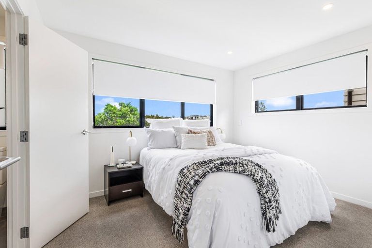 Photo of property in 4/35 Garadice Road, Rothesay Bay, Auckland, 0630