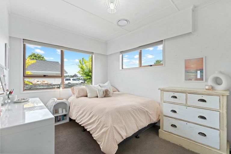 Photo of property in 1 Mahupuku Street, Greytown, 5712