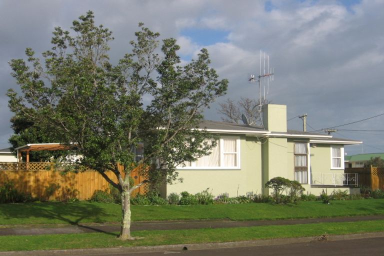 Photo of property in 2 Marsden Place, Awapuni, Palmerston North, 4412