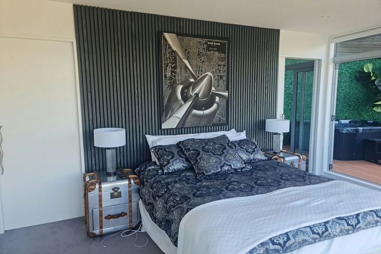 Photo of property in 114 The Esplanade, Houghton Bay, Wellington, 6023