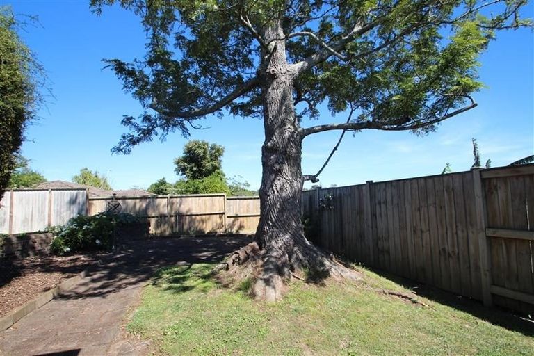 Photo of property in 62a Gossamer Drive, Pakuranga Heights, Auckland, 2010