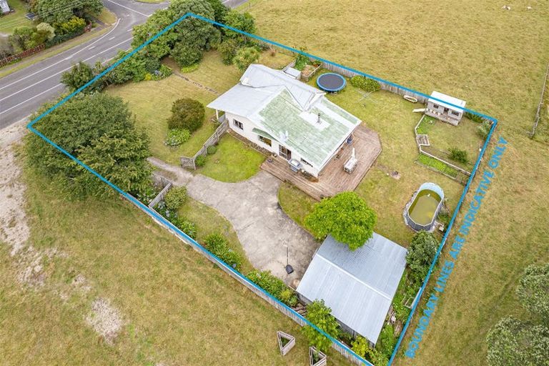 Photo of property in 30 Weraroa Road, Waverley, 4510