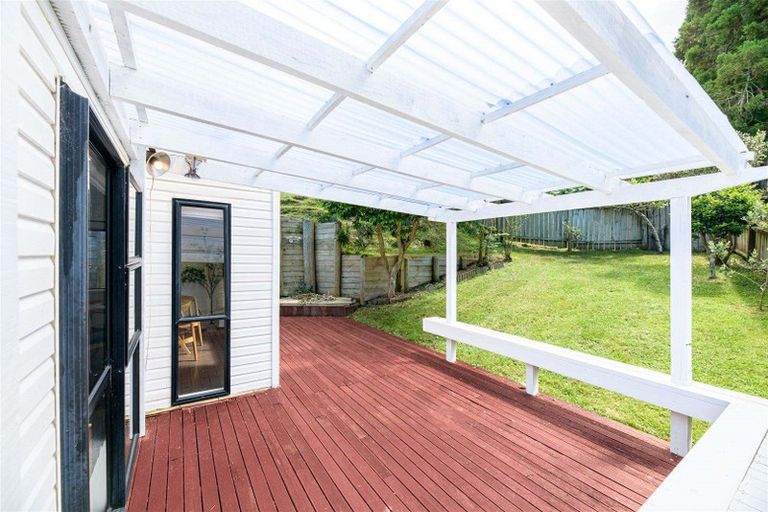Photo of property in 1/8 Heatherleigh Rise, Northcross, Auckland, 0632