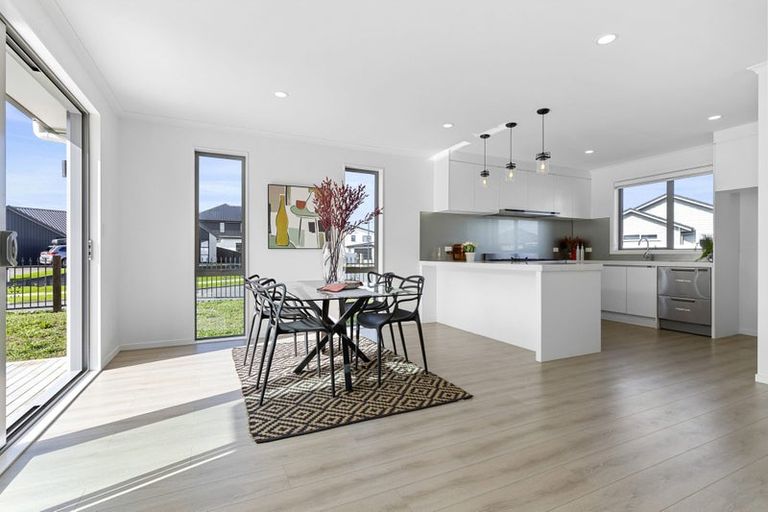 Photo of property in 2 Sydney Place, Flagstaff, Hamilton, 3210