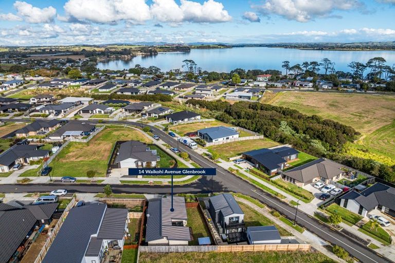 Photo of property in 14 Waikohi Avenue, Glenbrook, 2681