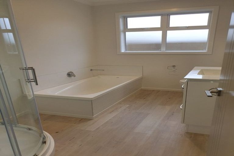 Photo of property in 43b Wainuiomata Road, Wainuiomata, Lower Hutt, 5014